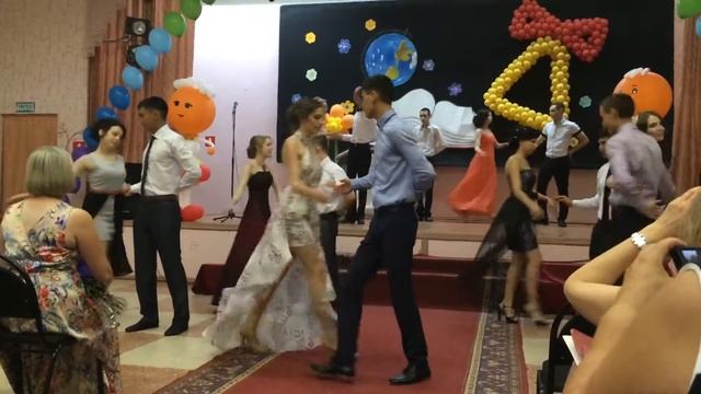 Выпускной вальс 18 школа, Оренбург смотреть онлайн