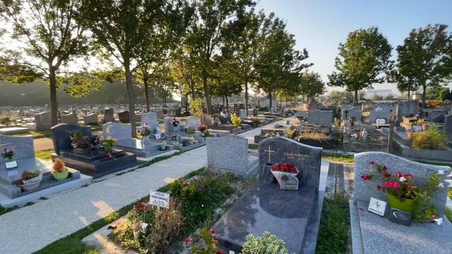 FRESNES 94260 LE CIMETIÈRE. OCTOBRE 2021 смотреть онлайн