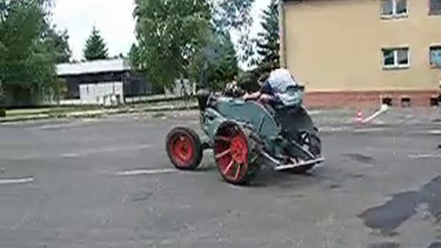 Lanz Bulldog смотреть онлайн