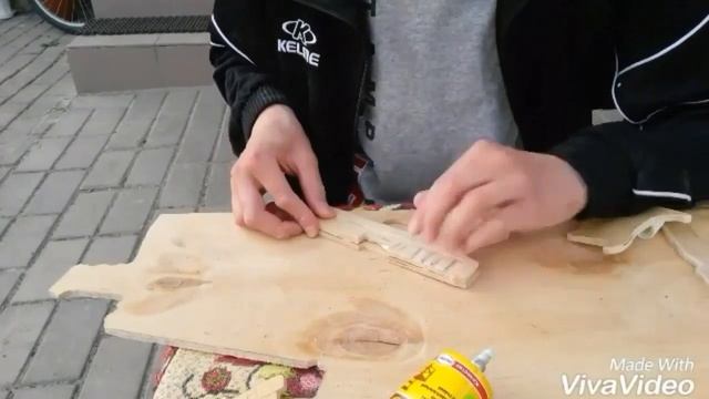 Как сделать Glock-18 из дерева смотреть онлайн
