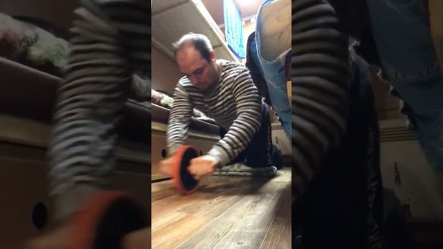 Катаем колесо на работе) смотреть онлайн