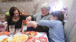 VLOG // Новый Год в гостях у Vredina Life // Море подарков !!!