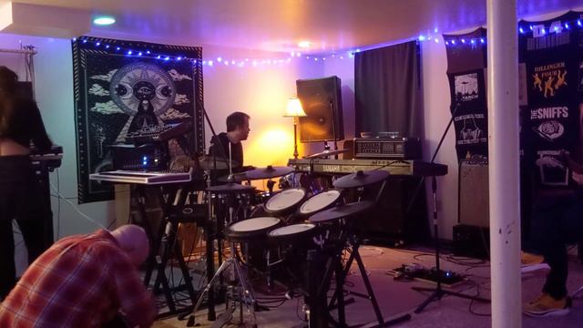 Free Jazz #2 - 2 snyths and djembe and guitar and drums смотреть онлайн