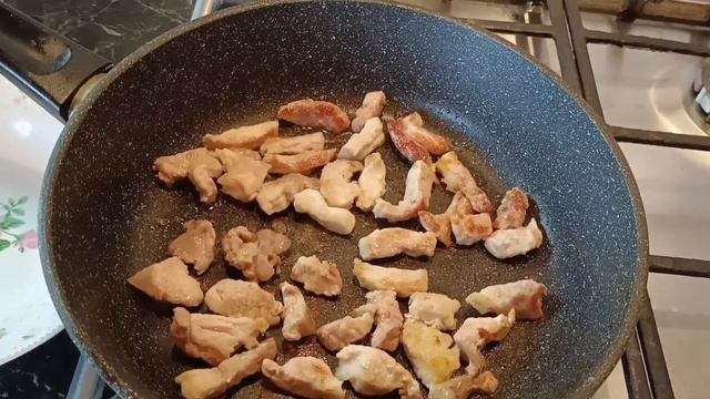 Бефстроганов из свинины со сметаной. смотреть онлайн