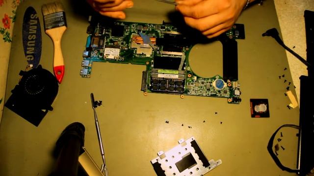 ⚠️ Ремонт ноутбука ASUS U31 / Колхоз-ремонт / Не включается и Сломана крышка / #1 смотреть онлайн