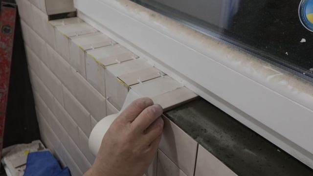 Маленькие хитрости при укладке плитки кабанчик на откосах.