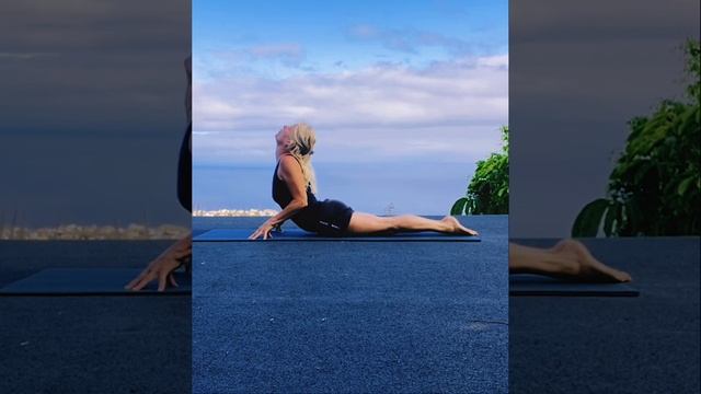 Advanced Yoga Pose Bhujangasana Cobra ? #yogini #yogi #yogaforall #yogashorts #asana #yoga смотреть онлайн
