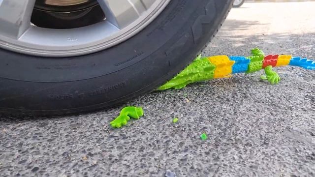 Машина Давит Предметы Игрушки, Шарики, Орбизы | ЭКСПЕРИМЕНТЫ под колесом машины смотреть онлайн