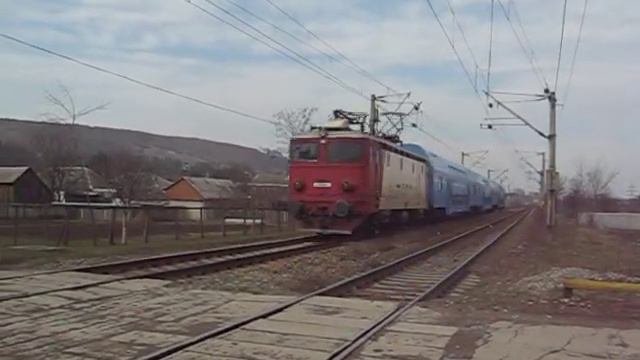 Personalul de Suceava - Iasi cu locomotiva Rade Koncar 43-0085-1 & vagoane 26-26 [martie,2008] смотреть онлайн