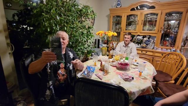 День Рождения Мамы в США 75 лет и папе Досталось ? смотреть онлайн