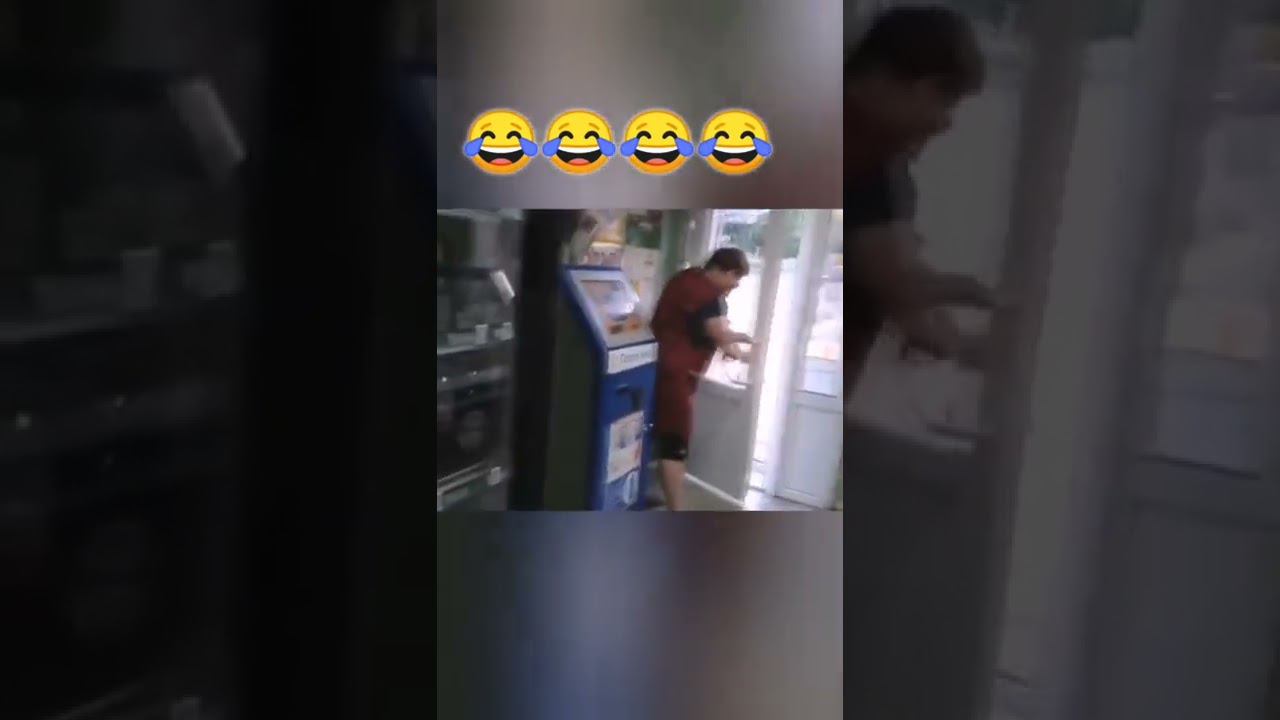 Выходите я сказала  Я сейчас полицию вызову