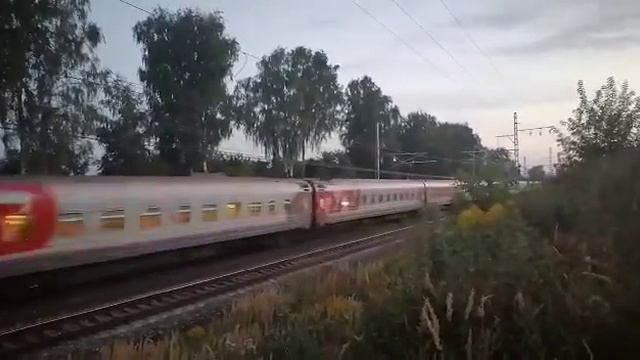 «Утюг» Электровоз ЧС4Т-??? следует с пассажирским поездом 91/92 Северобайкальск Москва | Владимир смотреть онлайн