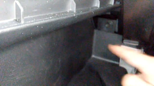 Removing a Ford F250 F 350 super duty console смотреть онлайн