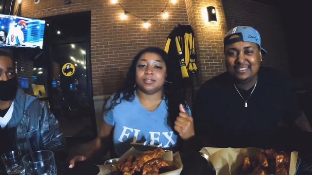 Trying the Buffalo Wild Wings Carolina Reaper Challenge/JRastik Reviews смотреть онлайн