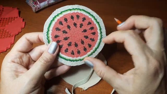 Игольница с вышивкой Арбуз. Как сшить игольницу своими руками. смотреть онлайн