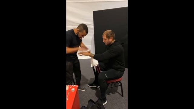 ЕМЕЛЬЯНЕНКО УЖЕ ПЬЯНЫЙ? ПРОИГРАЛ МЕРСЕДЕС. РЕАКЦИЯ КАДЫРОВА смотреть онлайн