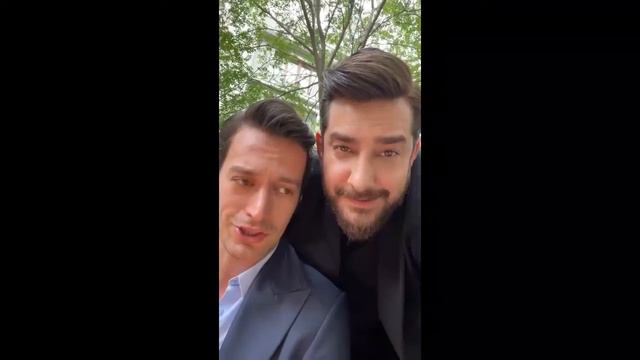 Энис Арыкан на съёмочной площадке общается с актерами сериала "Девушка за стеклом" смотреть онлайн