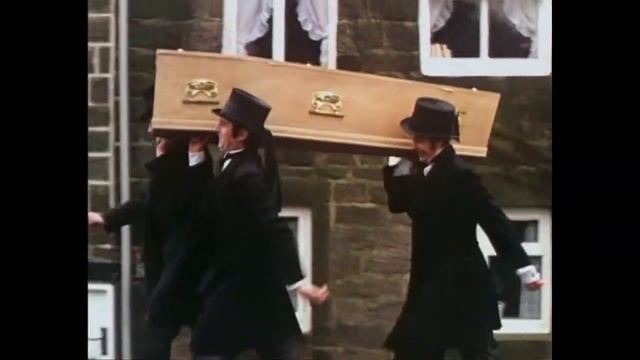 Monty Python - Coffin Dance смотреть онлайн
