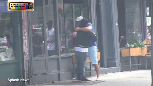 Leonardo DiCaprio Pulls Prank On Jonah Hill In New York смотреть онлайн