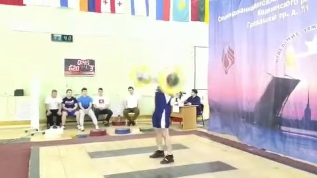Рывок штанги на соревнованиях СПБ, среди ветеранов смотреть онлайн