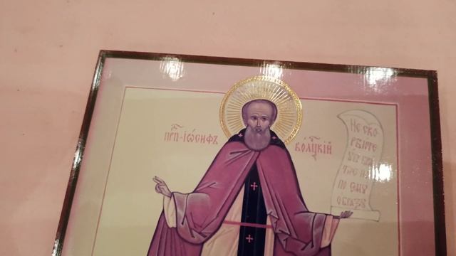 Икона в деревянном киоте