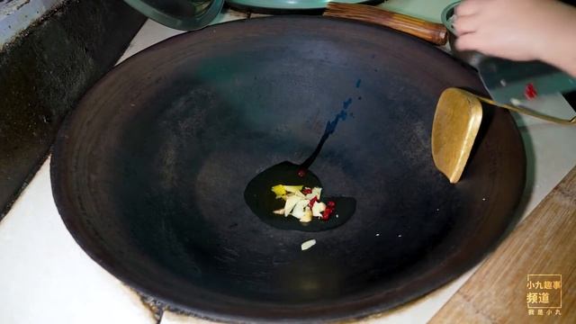 媳婦去趕集，花了98元，看看買了啥好吃的 | Went Shopping And Bought Delicious Food