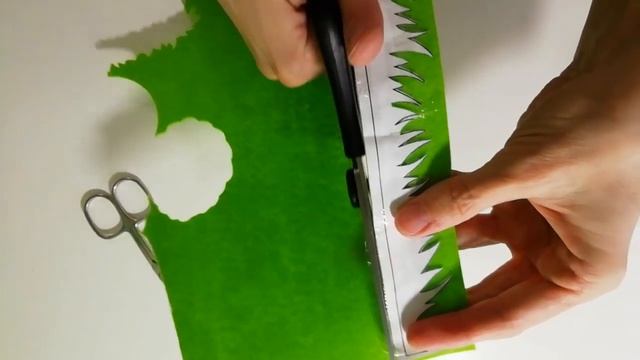 Как быстро вырезать деталь травы из фетра смотреть онлайн