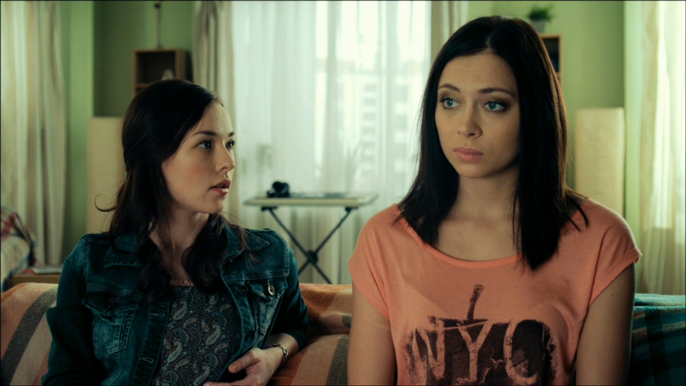 Универ. Новая общага: Юля и Кристина обсуждают Антона смотреть онлайн