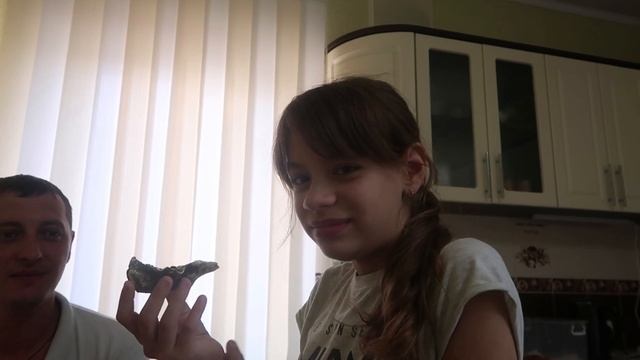 ПЕРВЫЙ РАЗ ПРОБУЮ УСТРИЦЫ, Купила бумагу для упаковки подарка смотреть онлайн