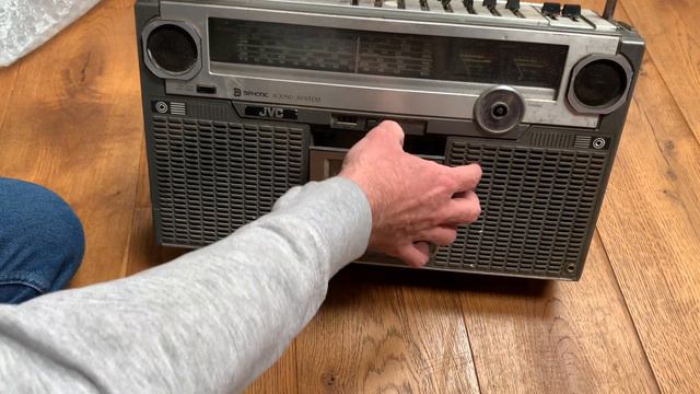 JVC Radio Cassette Boombox in for Repair. RC-828LB Unboxing. Vintage Ghetto Blaster смотреть онлайн