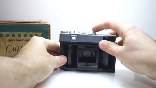 Unboxing a Vintage Camera - LOMO Smena 8 смотреть онлайн