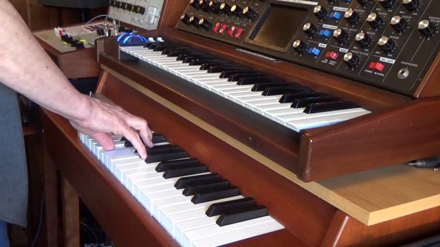 #25 (D Funked) For clavinet, mellotron, hammond XK3-c and moog voyager. смотреть онлайн