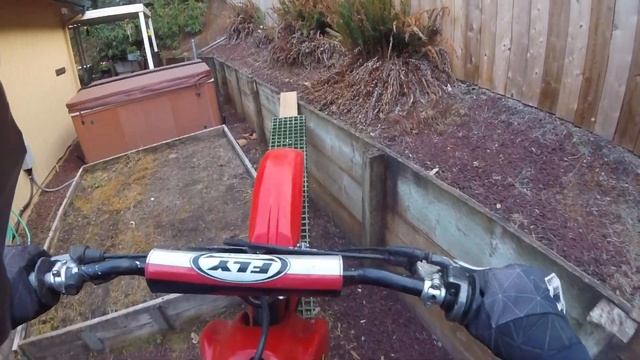 Urban Moto on Honda XR100R (part deux!) смотреть онлайн