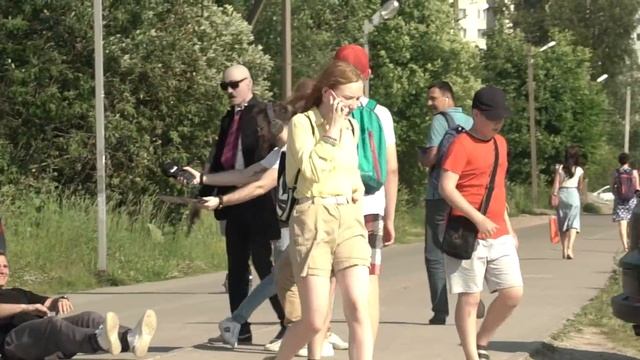 СТРЕЛЯЮТ СРЕДЬ БЕЛА ДНЯ ПРАНК / Реакция людей на розыгрыш / BEST PRANK PRITULA Boris Pranks vJOBiva смотреть онлайн