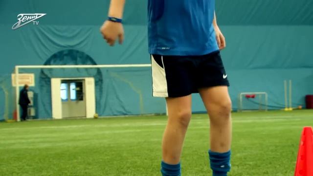 Академия футбола. Урок №1. Жонглирование мячом смотреть онлайн