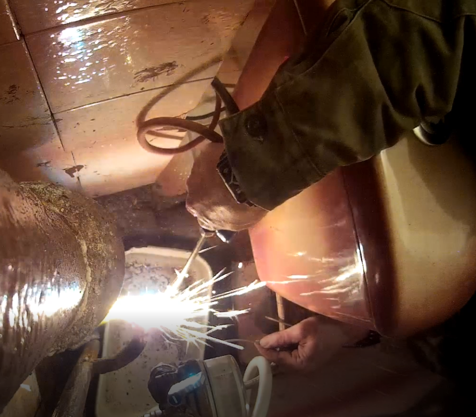 Газосварка ЖКХ В поисках воды Gas welding housing and communal services смотреть онлайн