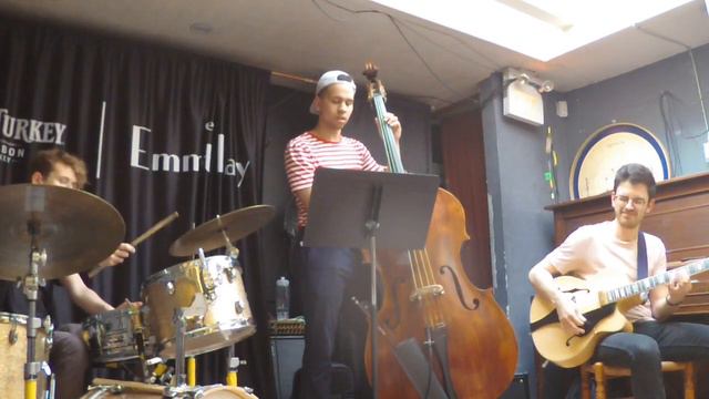 Beatrice - David Cruz Trio смотреть онлайн