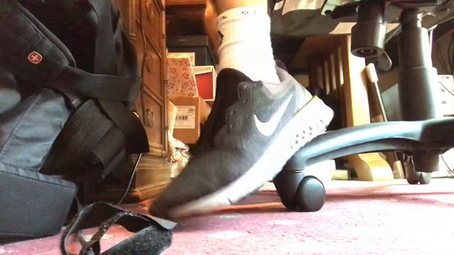 Under Desk Play Nike Odyssey React Running Shoes смотреть онлайн