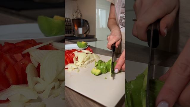 Салат с нутом и авокадо ???