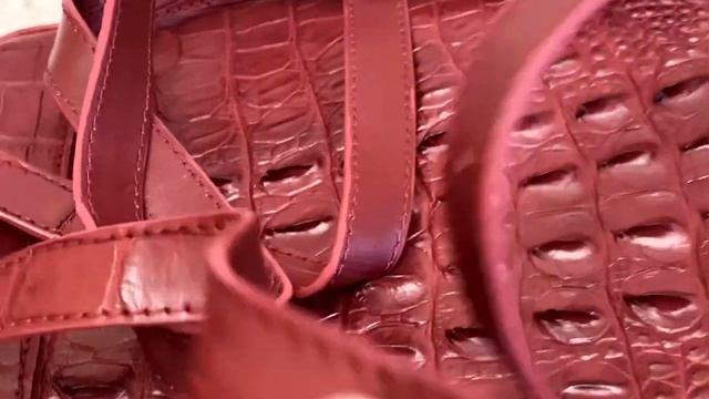 Рюкзачок из рельефной части натуральной кожи крокодила, на заказ! смотреть онлайн