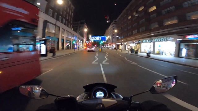 Yamaha NMAX 125 - Night Ride (London) смотреть онлайн