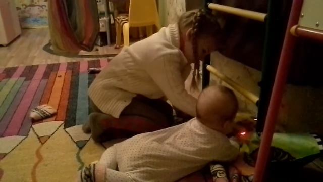 старшая сестра с младшей)) играют смотреть онлайн