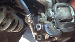 Ремонт суппорта Нива - облом штуцера прокачки тормозов , решение проблемы за 50 рублей своими рукам