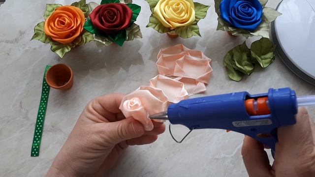 Kanzashi rose in pots / Satin ribbon Rose / Handmade Decoration/ How to make Kanzashi roses смотреть онлайн