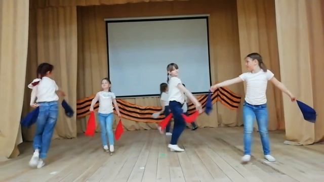 "Мы дети твои, Россия". Танцевальный кружок "Карамельки". Руководитель Наталья Казорина смотреть онлайн