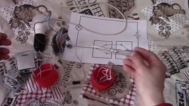 Как подключить два проходных выключателя . При смонтированной проводке. смотреть онлайн