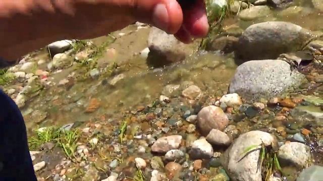 Лежал зелёный Изумруд среди камней смотреть онлайн