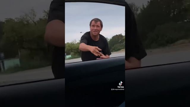 Пьяный мужик танцует под бит смотреть онлайн