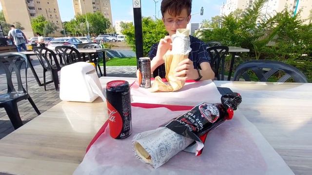 21 Шли в #МАГАЗИН а пришли Оказалось что СЫН ПРОГУЛИВАЕТ курсы иврита в #ИЗРАИЛЕ ! смотреть онлайн