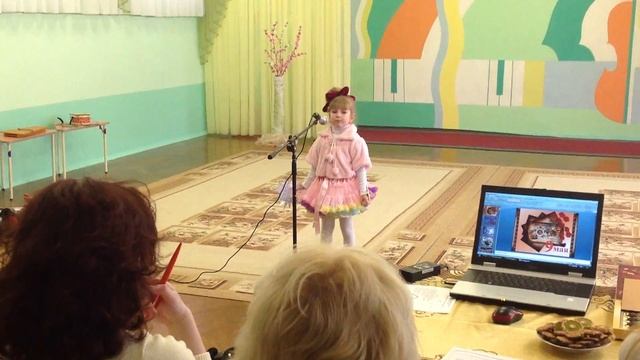 Мне звезда упала на ладошки. Стих смотреть онлайн